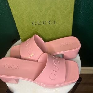Gucci Wild Rose Platform Slides Pink Rubber Sandals Sz 37 w/ Dust Bags
